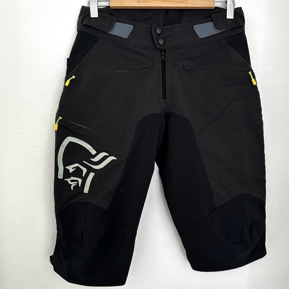 Norrona Fjora Flex Capri Shorts Black Gray Size Small Men’s Gore Tex Pockets
